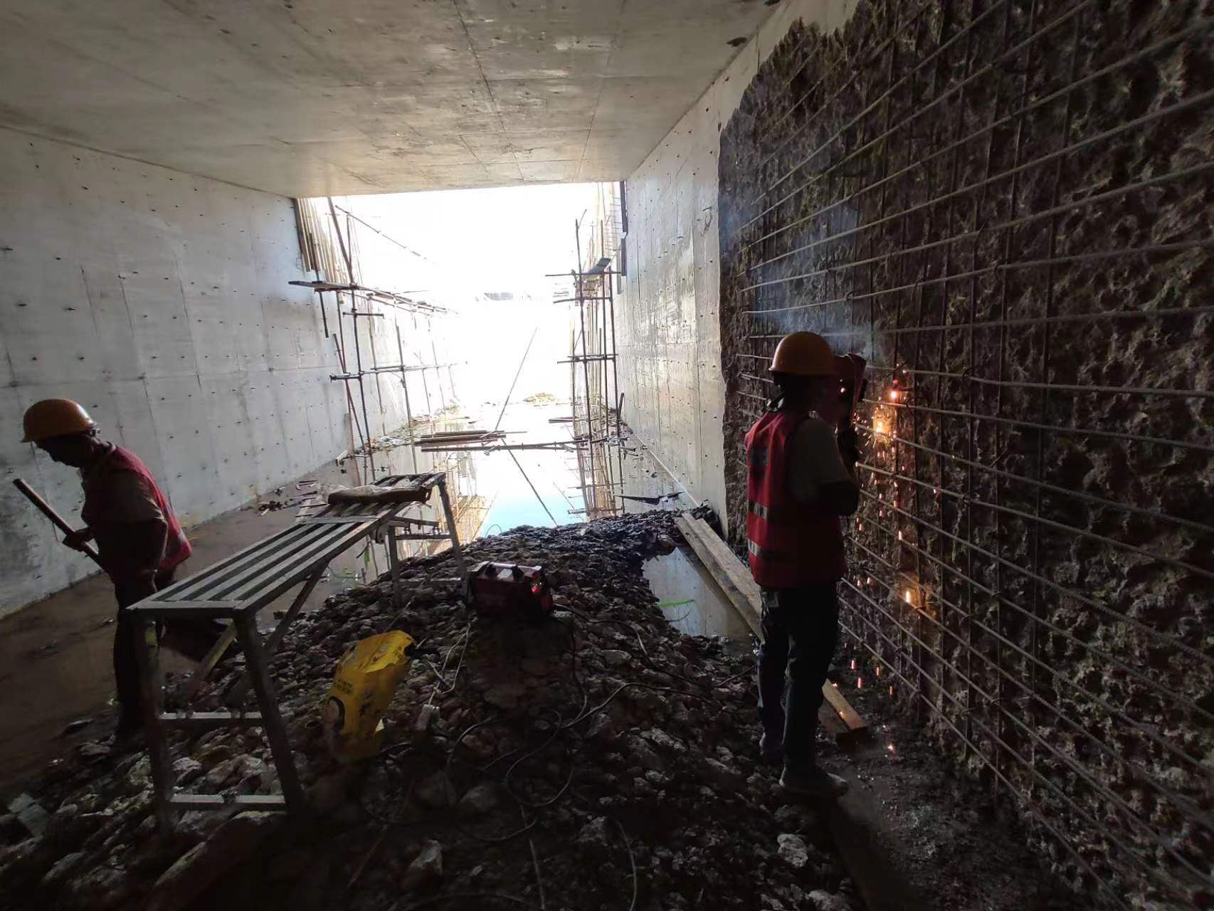 襄州挖断承重墙导致楼体开裂，加固施工方案出炉